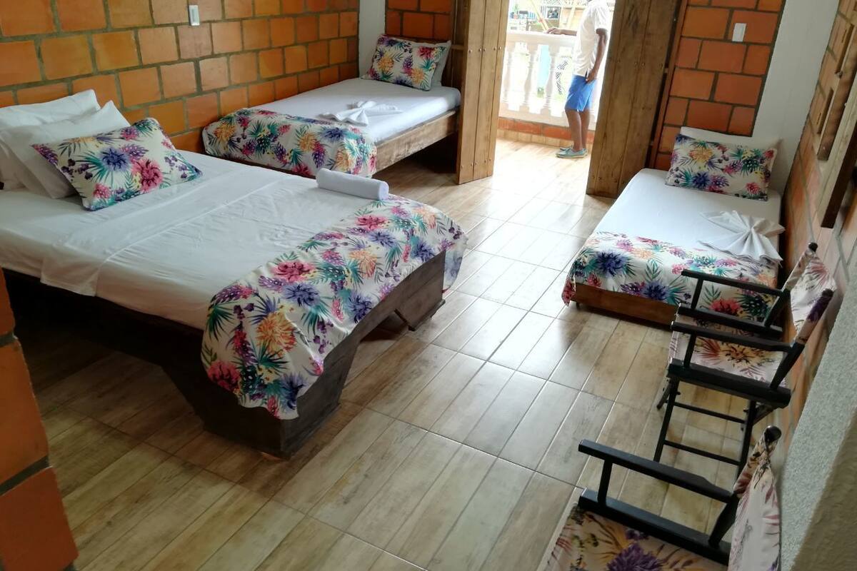 Tabla de planchar con plancha 
