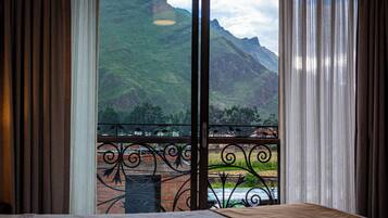 Panoramic Double Room | Desk, laptop workspace, free WiFi