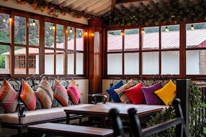 45-inch Smart TV with cable channels, TV, fireplace - Hotel La Posada de Francisca (Pisac)