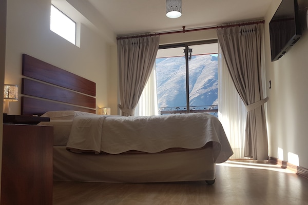 Habitació doble panoràmica | 1 dormitori, escriptori i espai de treball apte per a portàtils