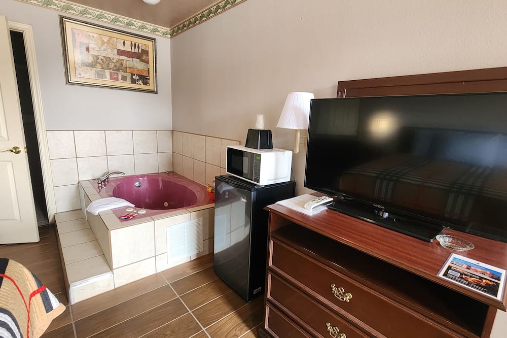 Benbrook Inn & Suites