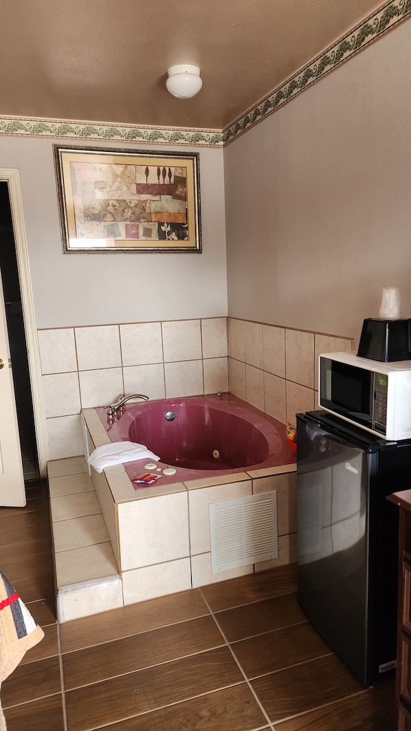 Svit - 1 kingsize-säng - rökare - bubbelpool | Badrum | Gratis toalettartiklar och handdukar