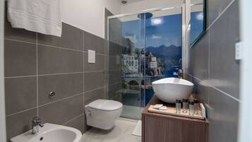 Double Room (Amalfi) | Bathroom | Shower, rainfall showerhead, free toiletries, hair dryer