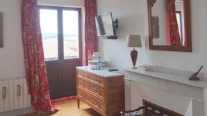 Unclassified image, 5 of 19, button - La Grande Maison (Cambieure)