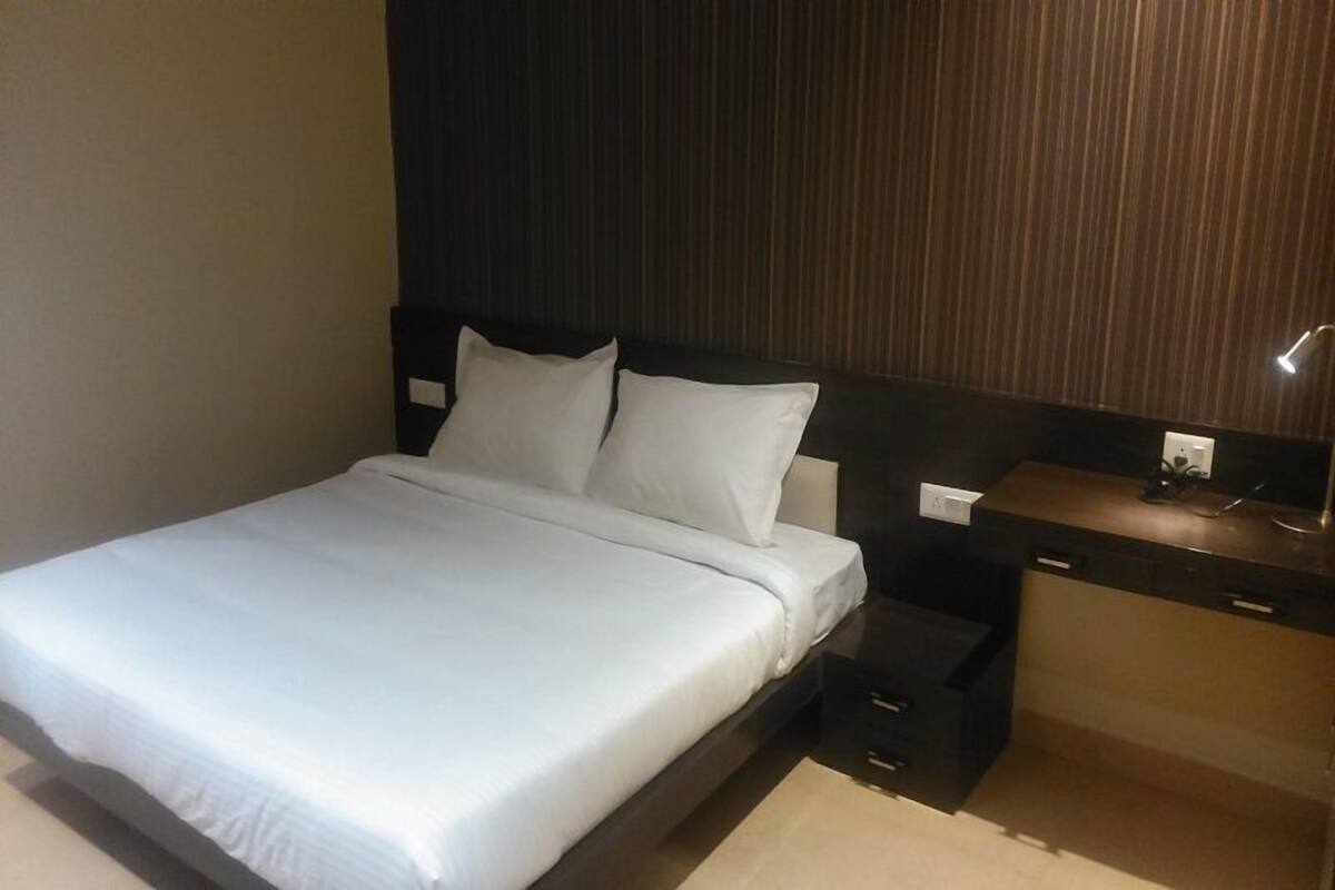 Executive Double Room | Individually decorated, individually furnished, desk, laptop workspace
