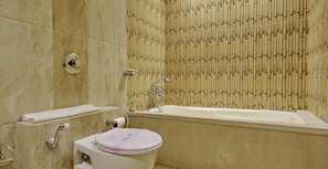 Luxury Double Room | Bathroom | Shower, free toiletries, towels, soap