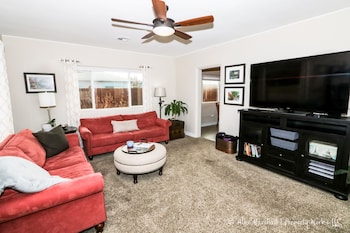 Perfect Little Beauty Near BSU W/dreamy Backyard