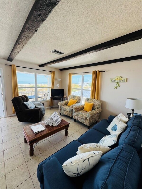 Apartment, 3 Bedrooms | Living area