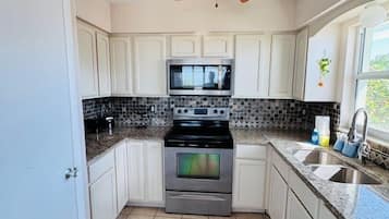 Apartment, 3 Bedrooms | Private kitchen | Coffee/tea maker, toaster, cookware/dishes/utensils