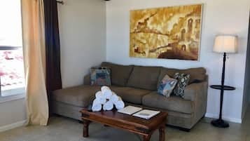 Apartment, 3 Bedrooms | Living room