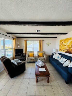 Appartement, 3 chambres | Coin séjour