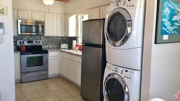 Apartment, 3 Bedrooms | Private kitchen | Coffee/tea maker, toaster, cookware/dishes/utensils