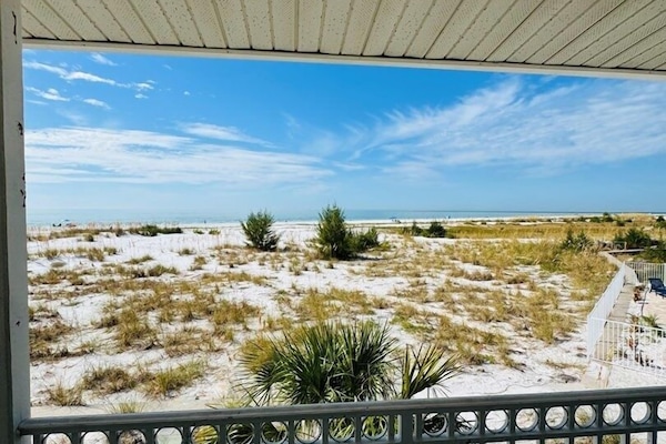 Apartment, 3 Bedrooms | Property grounds