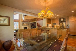 Condo, 3 Bedrooms | Private kitchen | Fridge, oven, coffee/tea maker, toaster