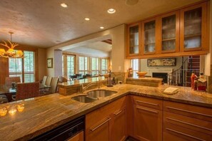 Condo, 3 Bedrooms | Private kitchen