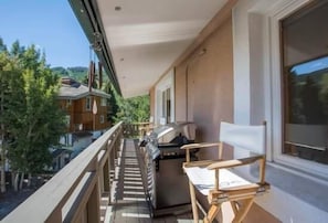 Condo, 5 habitaciones | Balcón