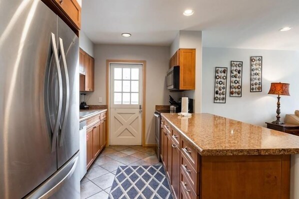 Huoneisto, 2 makuuhuonetta | Yksityinen keittiö | Jääkaappi, uuni, kahvin-/teenkeitin, leivänpaahdin