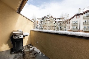 Apartment, 3 Bedrooms | Property grounds