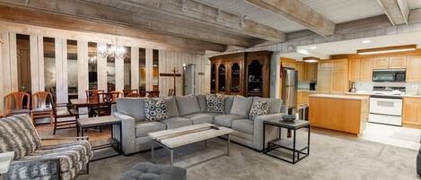 Condo, 3 Bedrooms | Interior