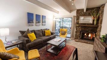 Condo, 3 Bedrooms | Living area