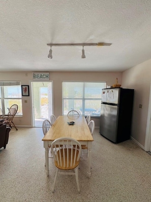 Apartment, 3 Bedrooms | Dining