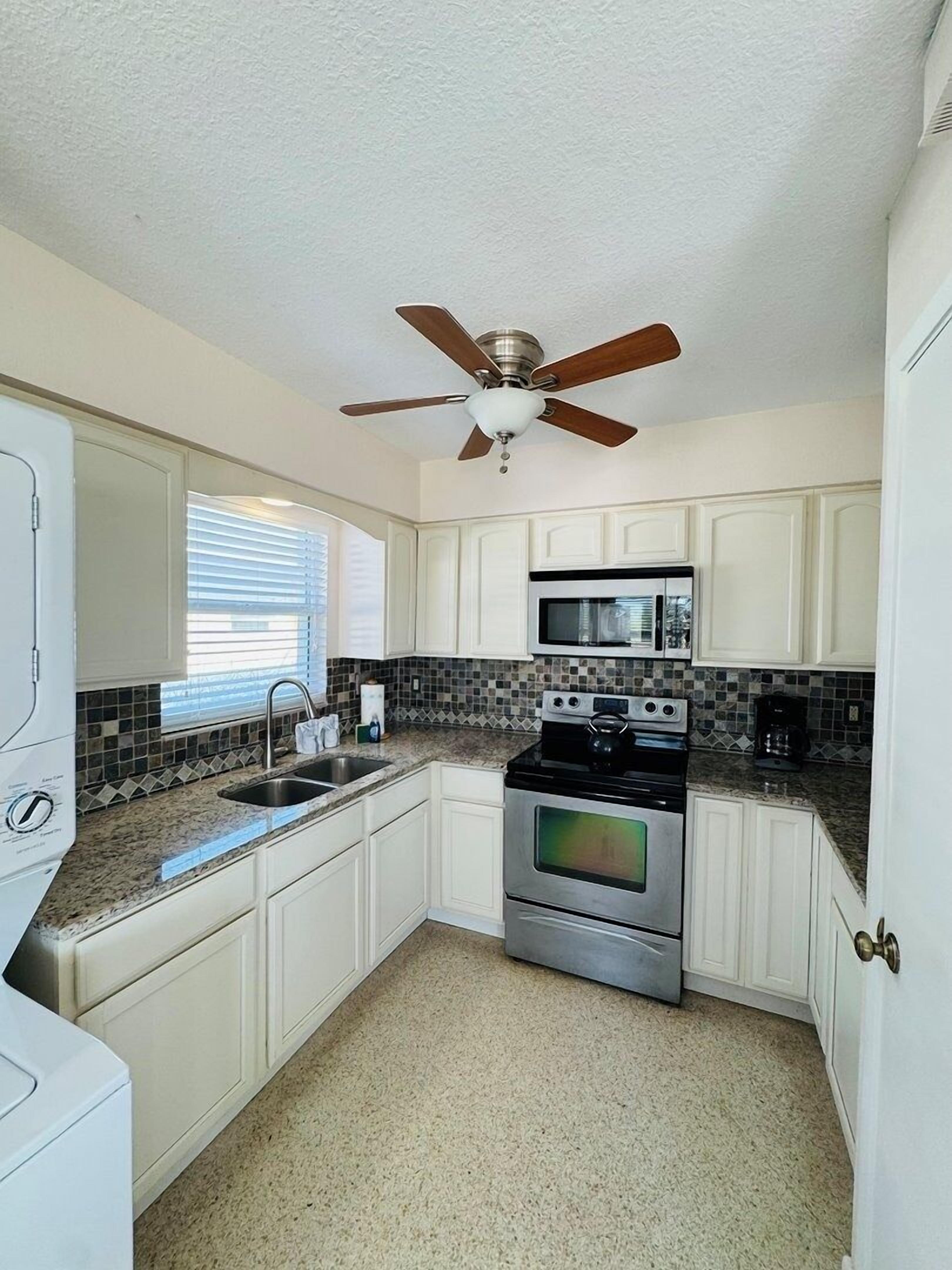 Apartment, 3 Bedrooms | Private kitchen | Coffee/tea maker