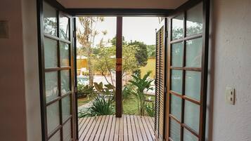 Ground Floor Garden | Minibar, free WiFi, bed sheets