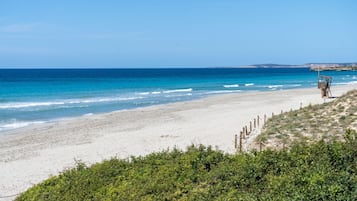 In Strandnähe, weißer Sandstrand