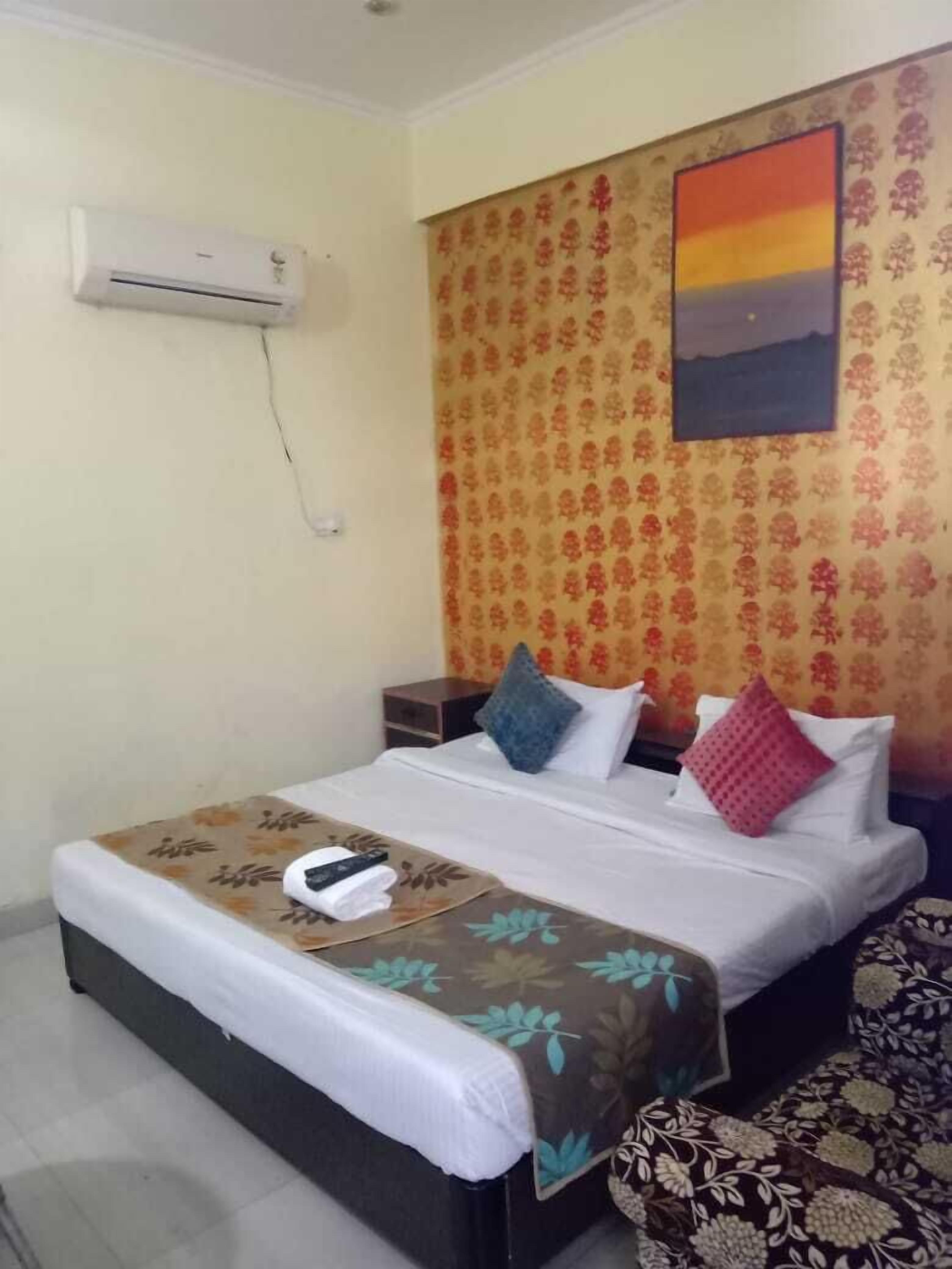 Deluxe Double Room | Premium bedding, individually decorated, individually furnished, desk
