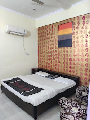 Premium bedding, individually decorated, individually furnished, desk