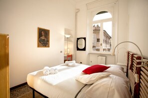Apartment (3 Bedrooms) | 3 bedrooms, desk, iron/ironing board, free cribs/infant beds - Wanderlust, 3 Bedroom Air Conditioned Apartment in Trastevere (Rome)
