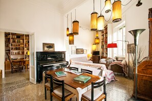 Apartment (3 Bedrooms) | In-room dining - Wanderlust, 3 Bedroom Air Conditioned Apartment in Trastevere (Rome)
