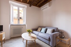 Huoneisto (1 Bedroom) | Oleskelualue | 32–tuumainen taulutelevisio, jossa digitaalikanavat