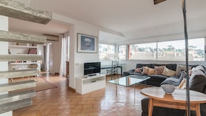 Lejlighed (2 Bedrooms) | Opholdsområde