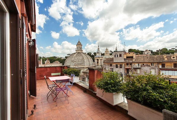 Appartamento (2 Bedrooms) | Vista città