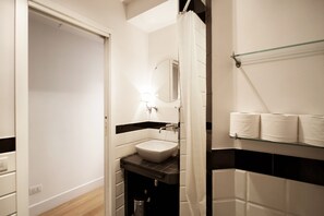 Apartment, 1 Bedroom | Bathroom - Domus Claudiae (Rome)