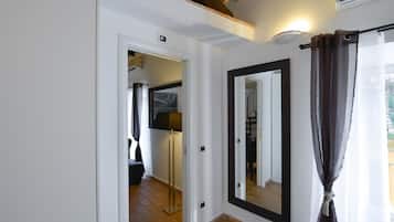 Apartamento (2 Bedrooms) | 2 quartos, ferros/tábuas de passar roupa, Wi-Fi de cortesia