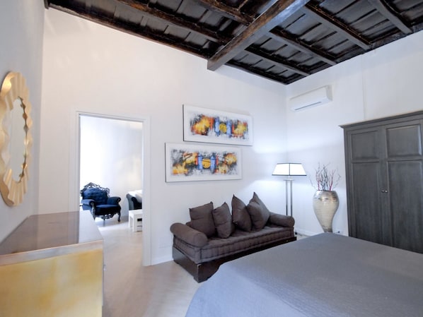 Huoneisto (3 Bedrooms) | 3 makuuhuonetta, untuvapeitot, ilmainen Wi-Fi, vuodevaatteet
