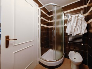 Departamento (3 Bedrooms) | Baño | Regadera, bidet, toallas 