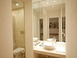 Bathroom - Grace Apartment (Rome)