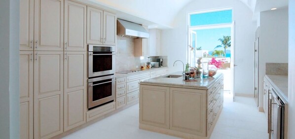 Stovetop, dishwasher, cookware/dishes/utensils - Villa Arushi (The Valley)