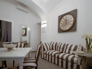 Comfort-Apartment, 2 Schlafzimmer, zum Innenhof hin (2 Bedrooms) | Wohnzimmer | Smart-TV