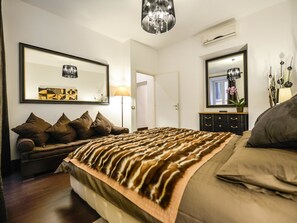 Apartment, 3 Bedrooms | 3 bedrooms, desk, laptop workspace, iron/ironing board - Spagna Apartment (Rome)