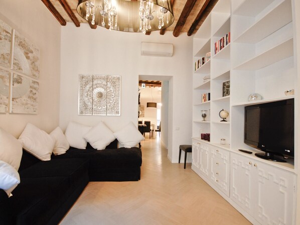 Appartement, 3 chambres | Salle de séjour