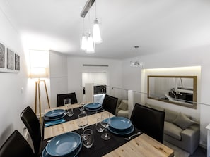 Departamento (1 Bedroom) | Cocina privada | Refrigerador, microondas, horno y lavavajillas 