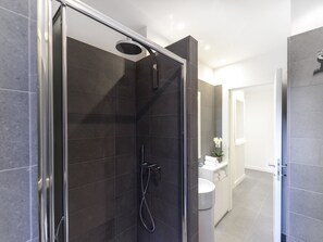 Apartment (1 Bedroom) | Bathroom | Shower, hair dryer, bidet, soap