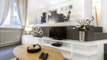 Apartamento (1 Bedroom) | Sala de estar | Una televisión LED