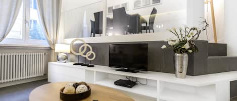 Departamento (1 Bedroom) | Sala de estar | Televisión LED
