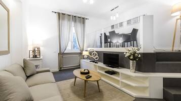 Departamento (1 Bedroom) | Área de sala de estar | Televisión LED