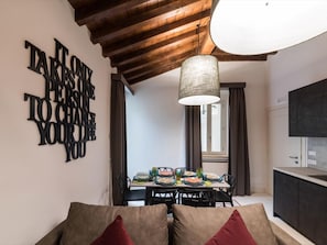 Apartment, 4 Bedrooms | Living room | Smart TV